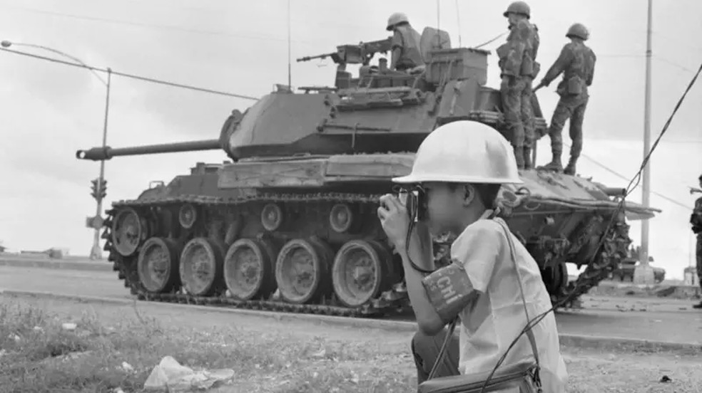 Nem os tanques， nem os tiroteios， nem as explosões assustavam o intrépido Jimmy — Foto: Getty Images via BBC