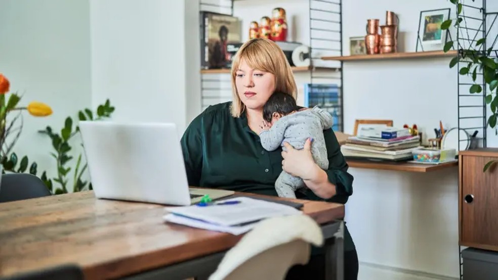 Cada vez mais brasileiros trabalham como PJ， mas， para mulheres， isso representa desafios adicionais quando engravidam — Foto: Getty Images via BBC