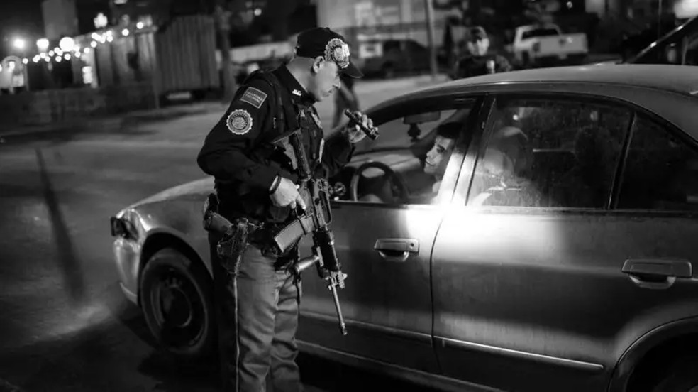 Autoridades americanas costumam desconfiar das forças policiais mexicanas， o que dificulta cooperação entre elas — Foto: Getty Images via BBC