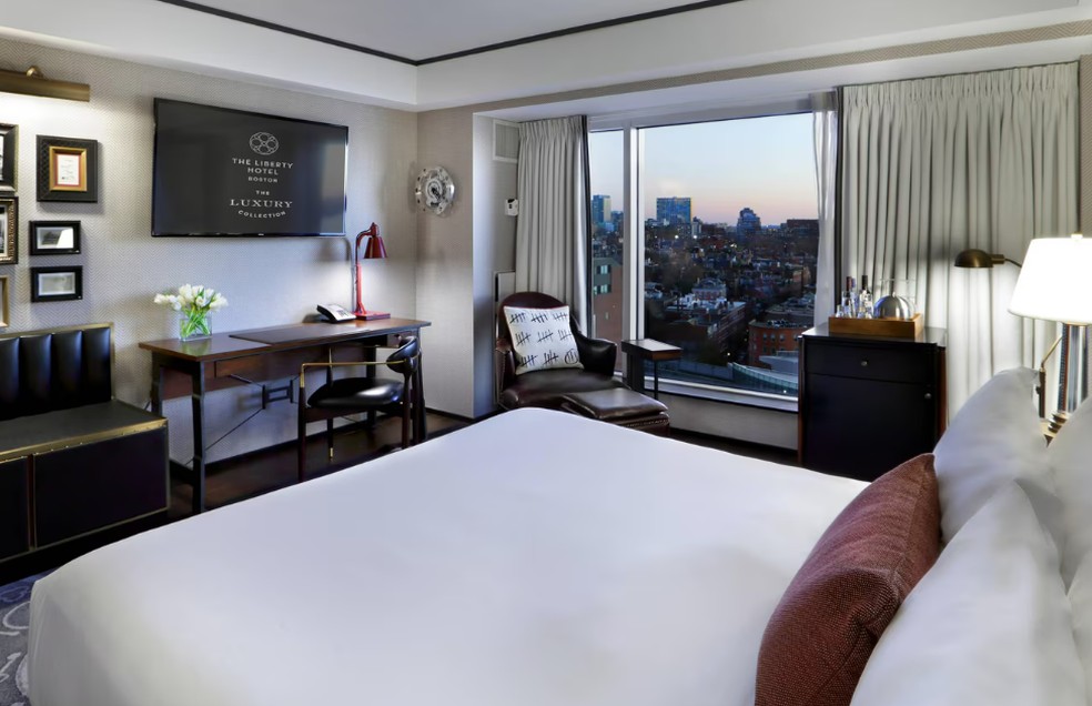 Quarto no hotel Liberty com vista para a cidade. — Foto: Reprodução